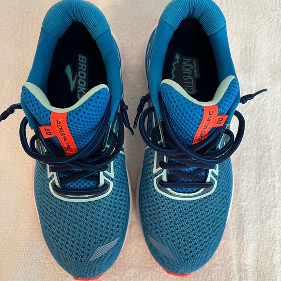 Brooks Women's Adrenaline GTS 20 Supportive Running Shoe; size 8.5 - Picture 2 of 4